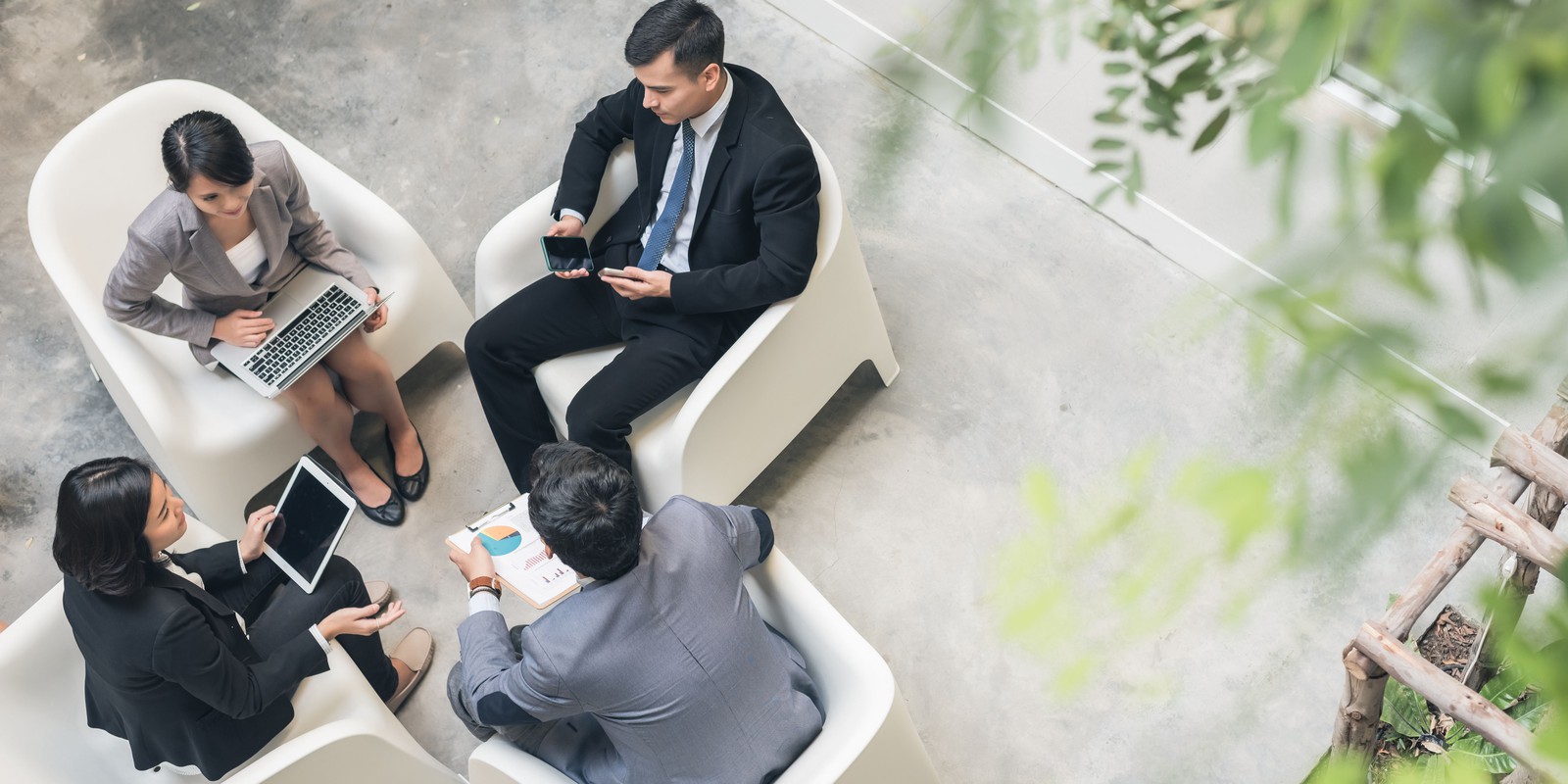 晶圆代工业务前景迷雾重重 英特尔(INTC.US)股价重挫超8% 凭空消失年内涨幅