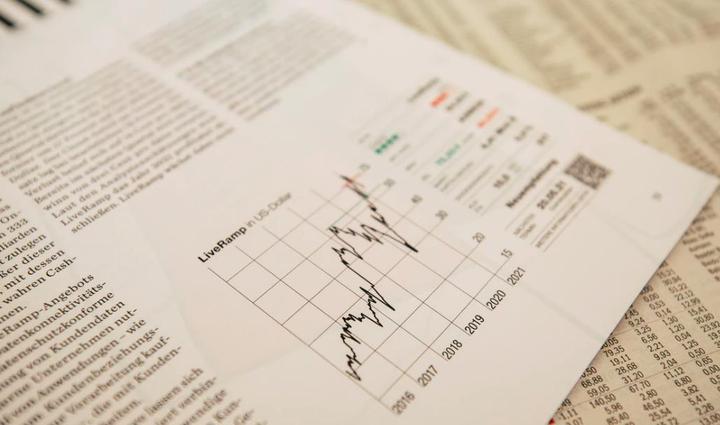 企业囤币潮助推加密货币市场,比特币与以太币接近历史高点